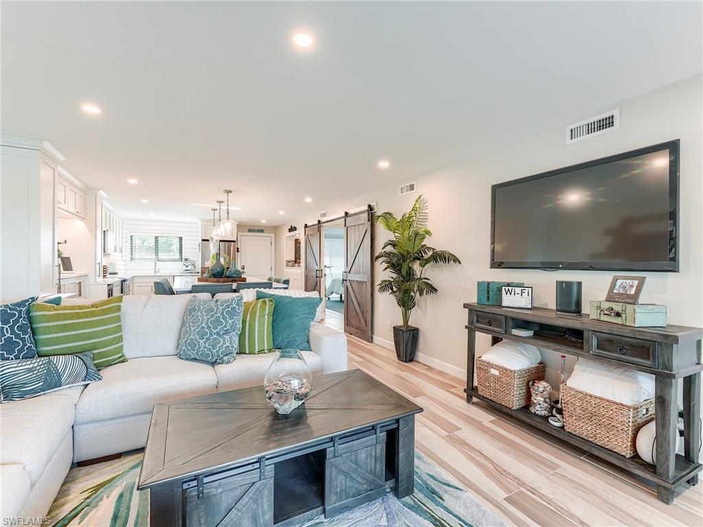 HICKORY HARBOUR - Residential