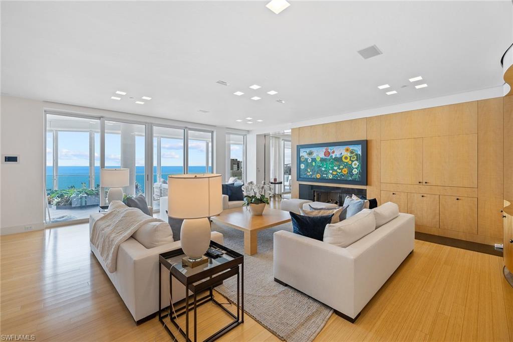 REGENT - Residential