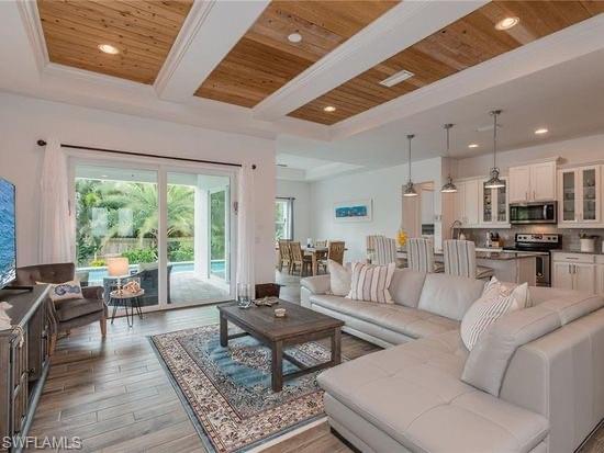 MARCO BEACH - Residential