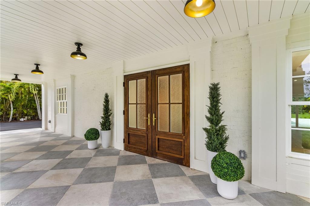 6155 Standing Oaks LN