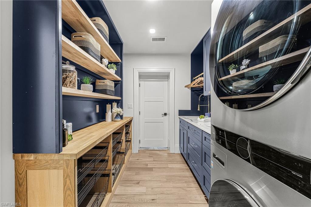 OAKES ESTATES - Residential