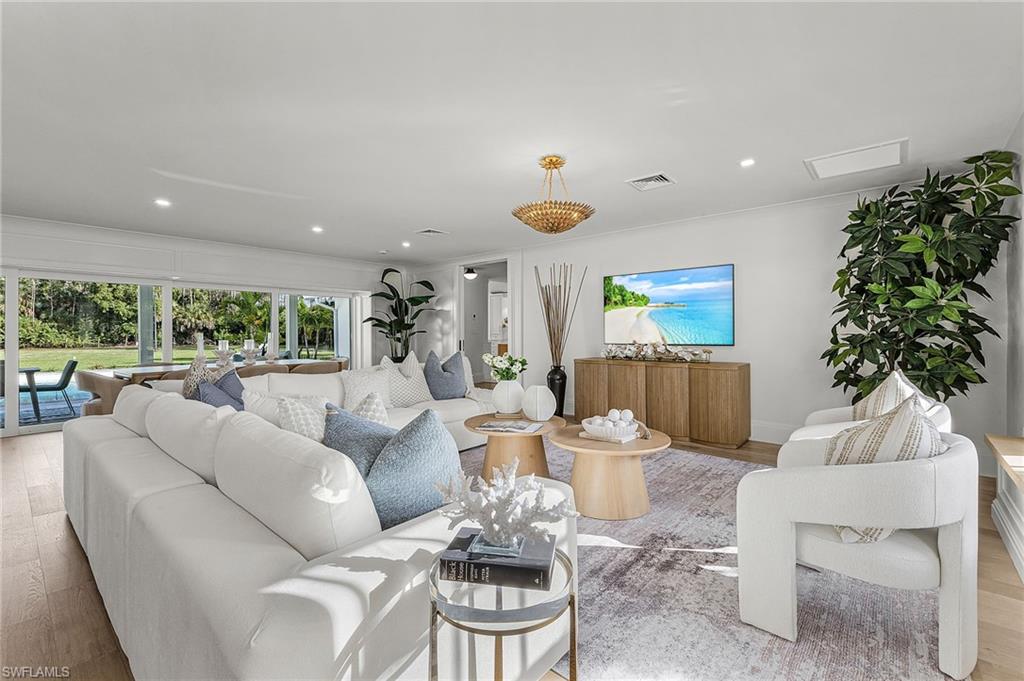 6155 Standing Oaks LN