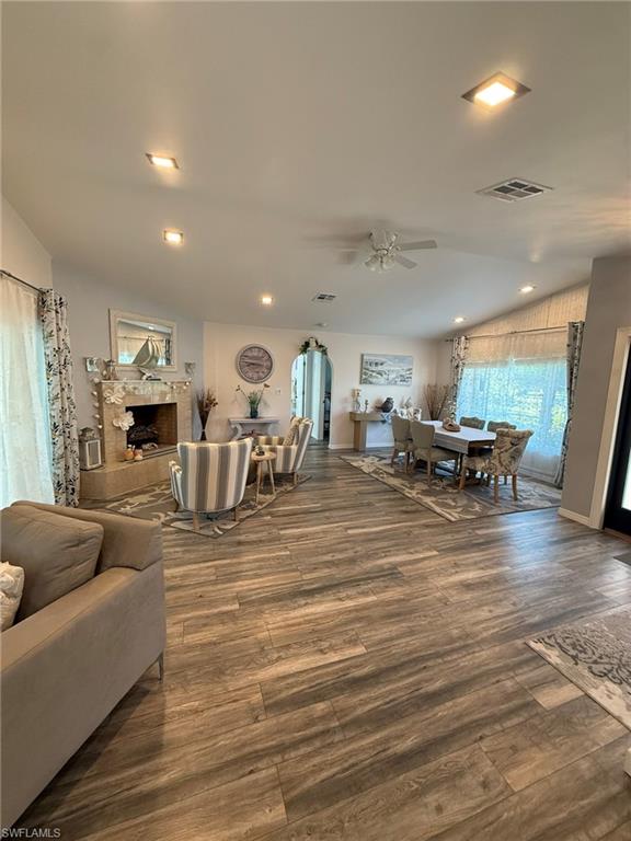 SPANISH WELLS - Residential