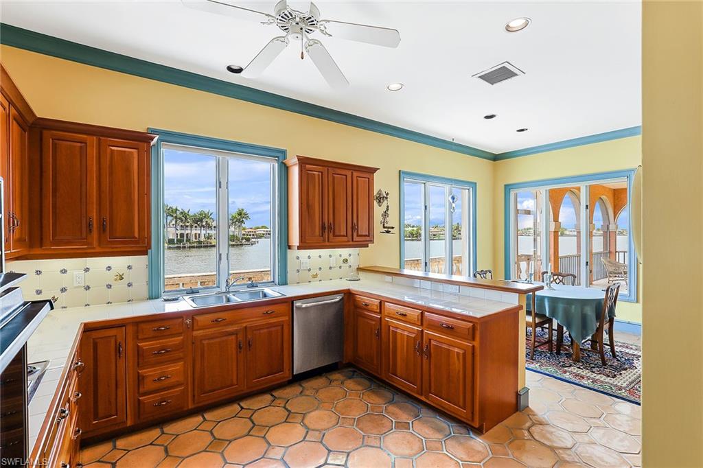 VENETIAN ESTATES - Residential