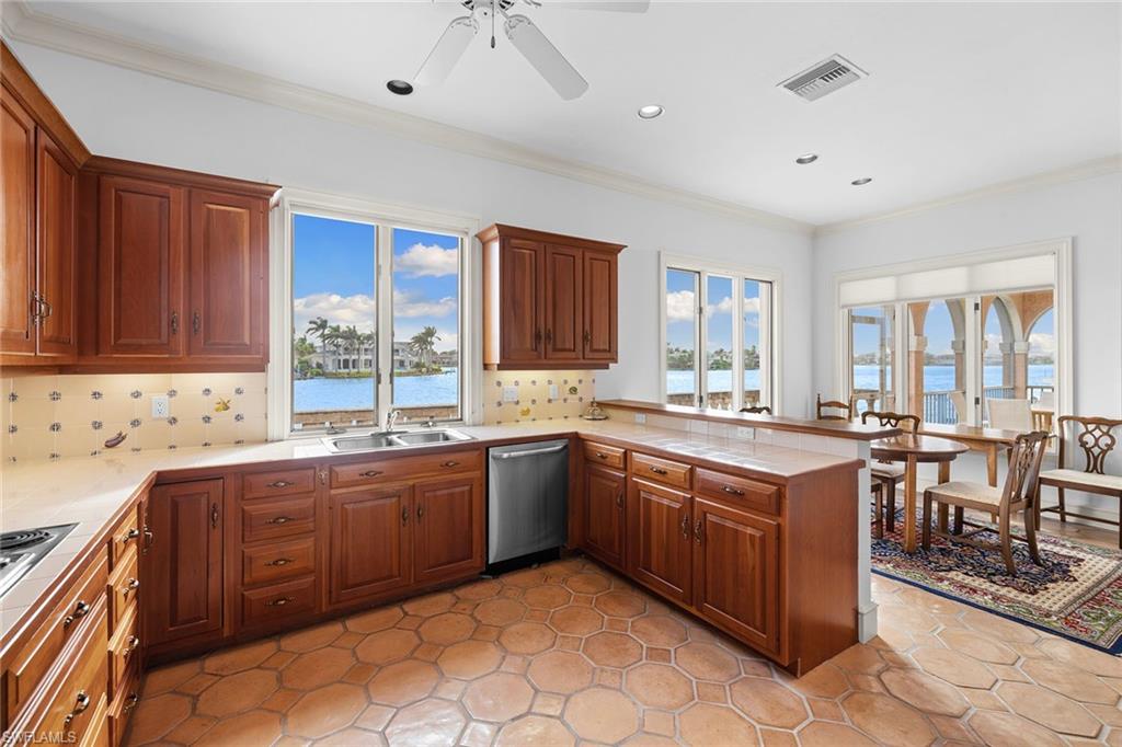 VENETIAN ESTATES - Residential