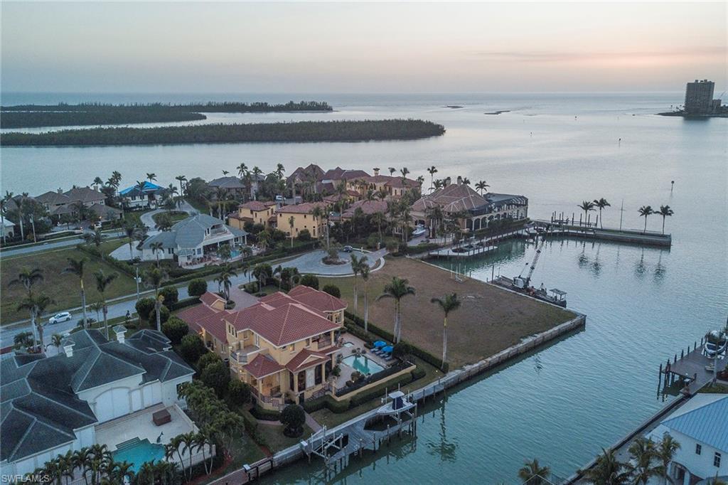 MARCO BEACH - Residential