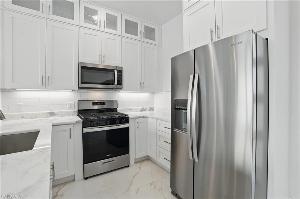 ISLAND SHORES - Residential