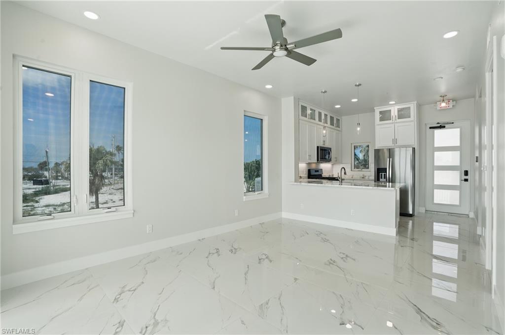 ISLAND SHORES - Residential