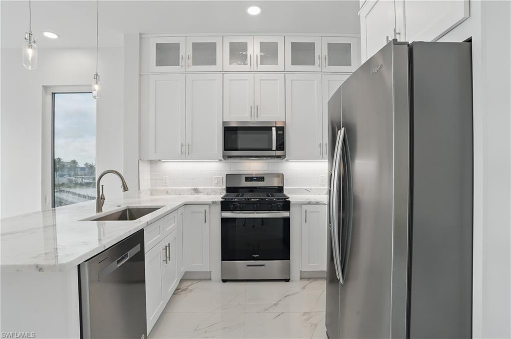 ISLAND SHORES - Residential