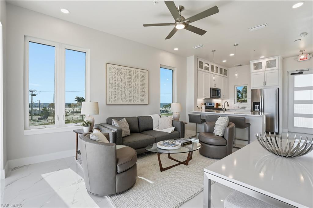 ISLAND SHORES - Residential