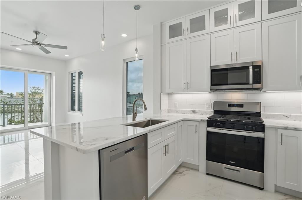 ISLAND SHORES - Residential