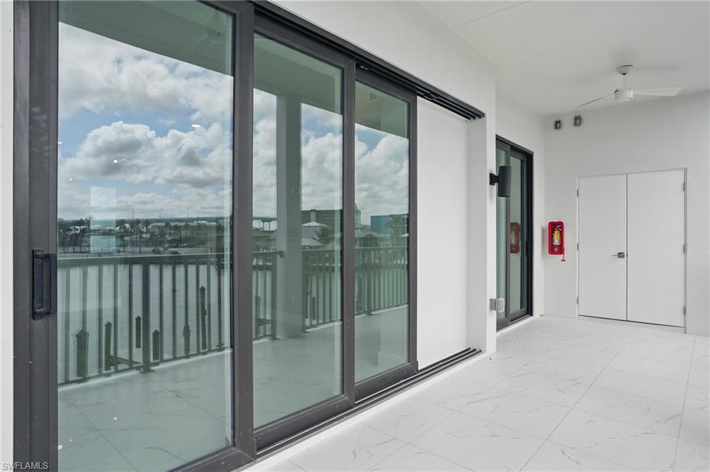 ISLAND SHORES - Residential