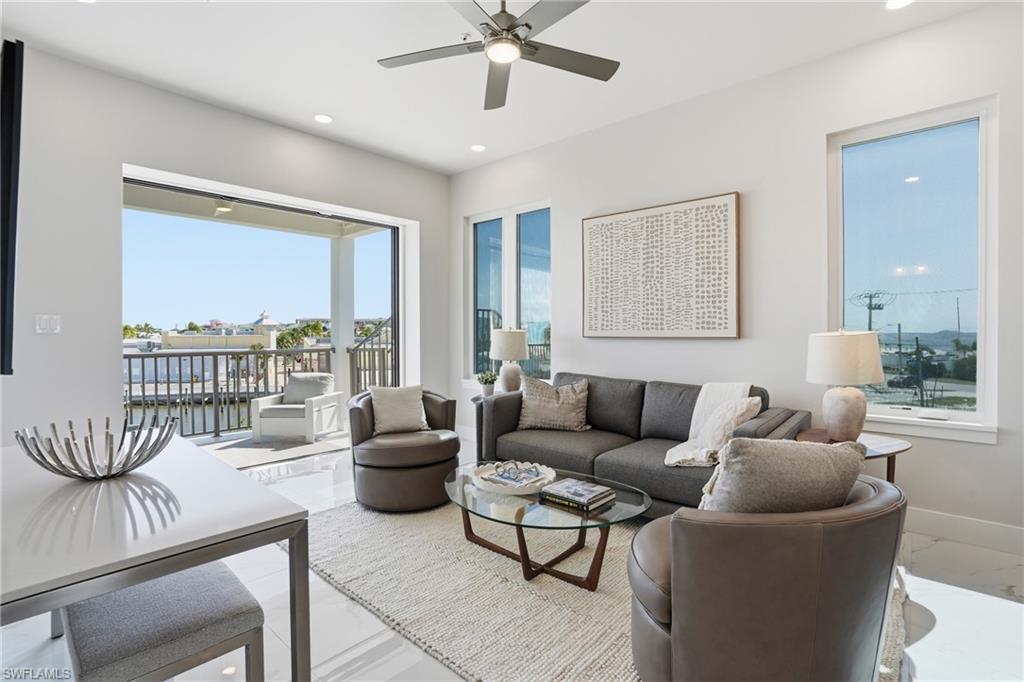 ISLAND SHORES - Residential