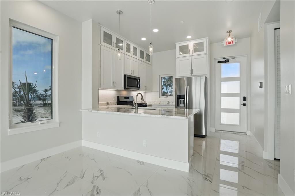 ISLAND SHORES - Residential