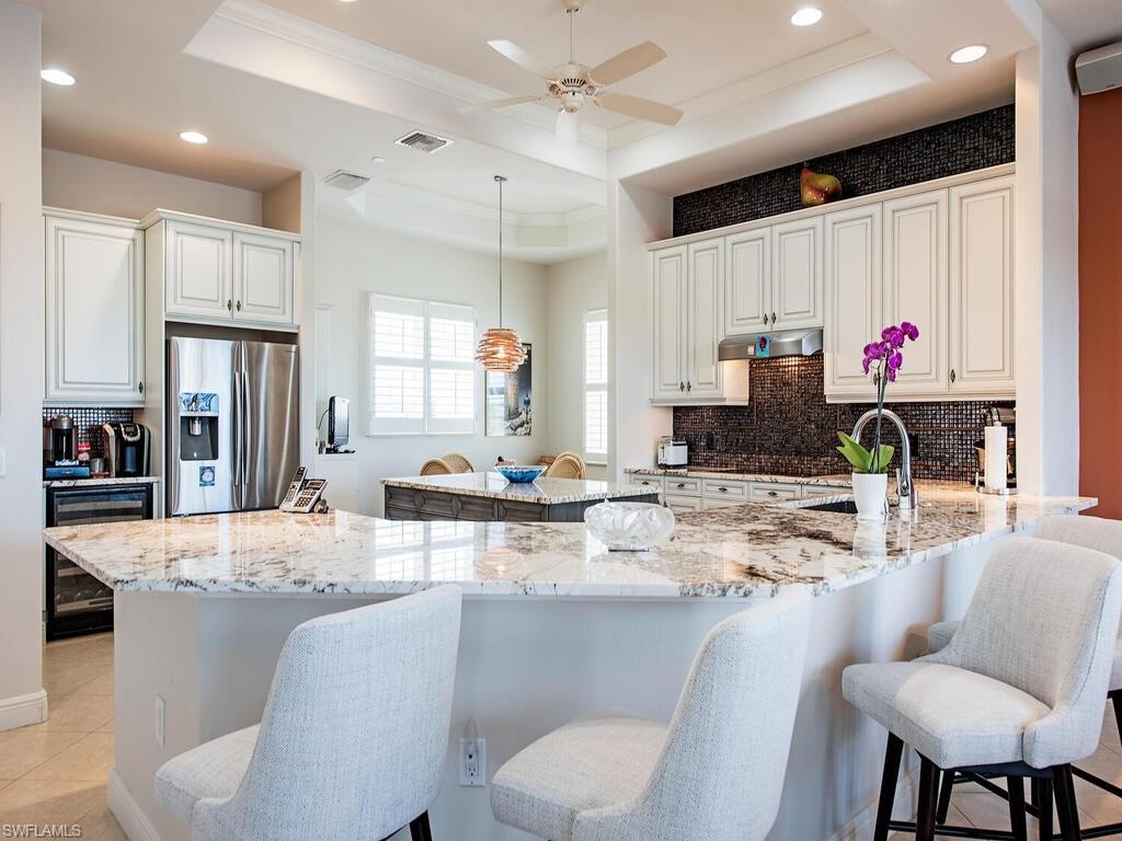 530 Avellino Isles CIR 7-301