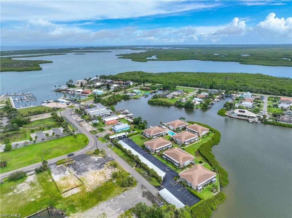 TARPON VILLAGE APTS - Residential