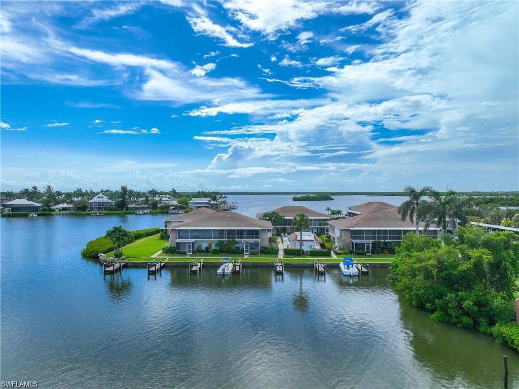 TARPON VILLAGE APTS - Residential