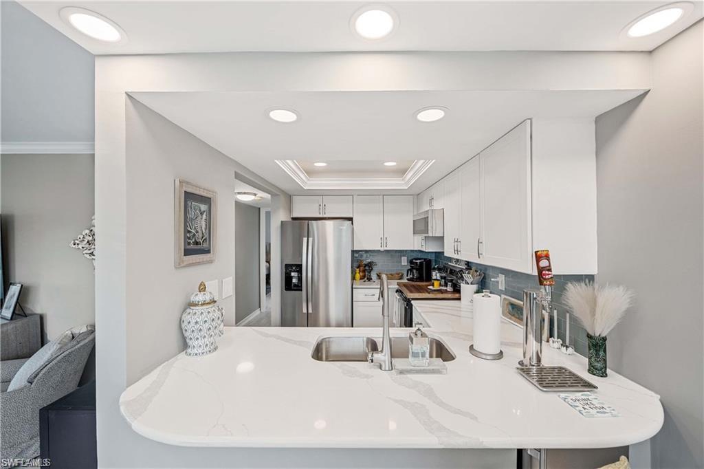 TARPON VILLAGE APTS - Residential