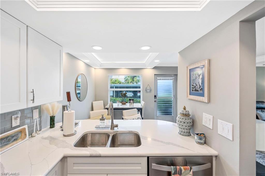 TARPON VILLAGE APTS - Residential