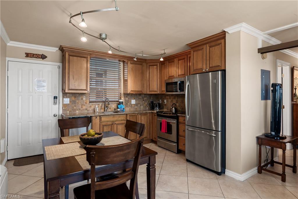 BEACH AND TENNIS CLUB - Residential