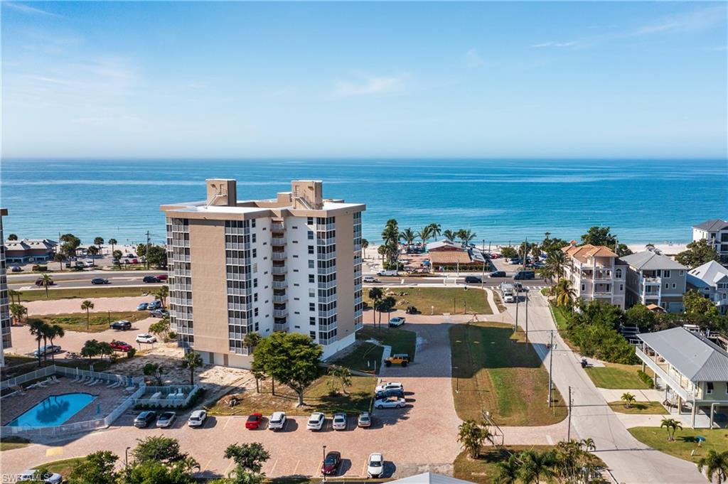 BEACH AND TENNIS CLUB - Residential