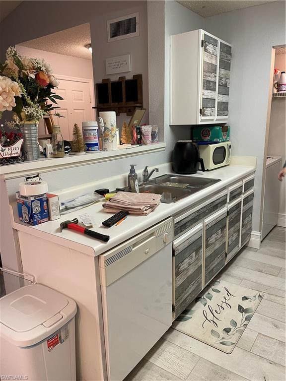 VENETIAN PALMS - Residential