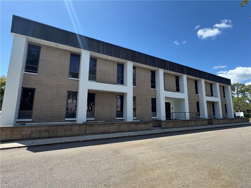 Fantastic +10,000 sq ft building with strong long term tenants and lots of parking suitable for any use. Brand new roof in 2023. Newly paved parking lot in 2022, this building is perfect as an investment property or for the business owner to owner occupy. Perfect central location between 41 and Summerlin, Between College and Colonial.