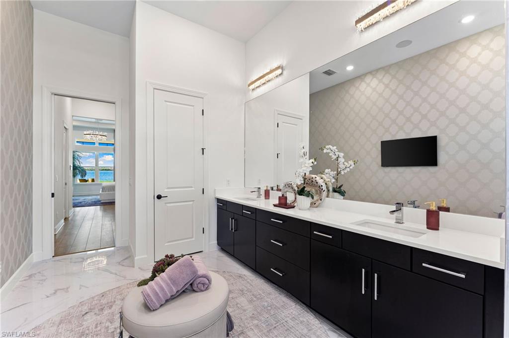 ESPLANADE LAKE CLUB - Residential