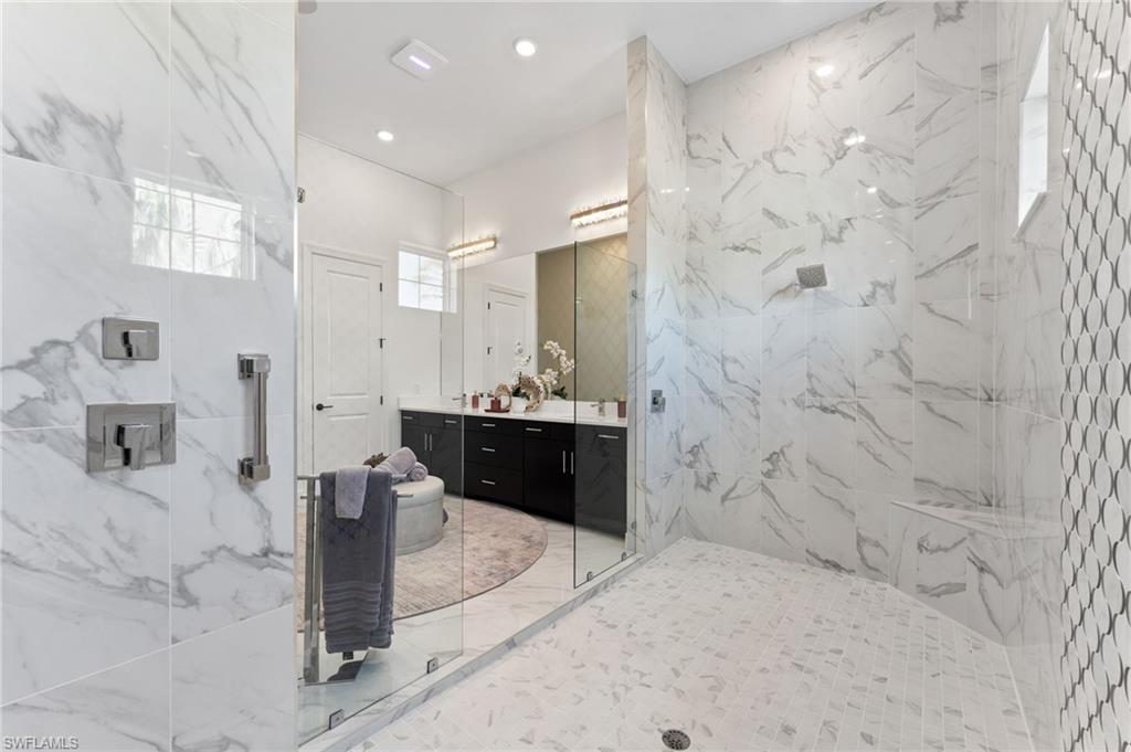 ESPLANADE LAKE CLUB - Residential