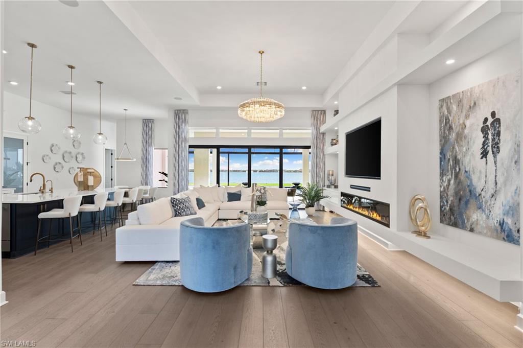 ESPLANADE LAKE CLUB - Residential