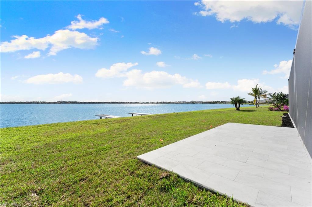 ESPLANADE LAKE CLUB - Residential