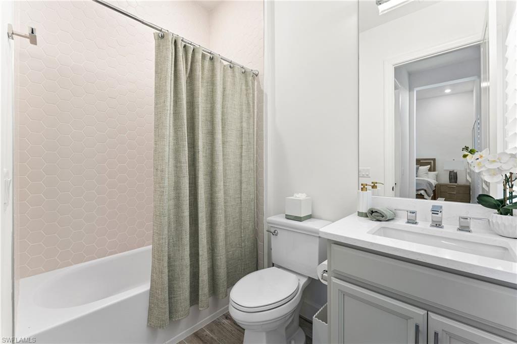 ESPLANADE LAKE CLUB - Residential