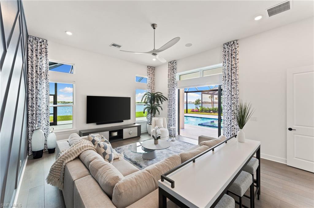 ESPLANADE LAKE CLUB - Residential