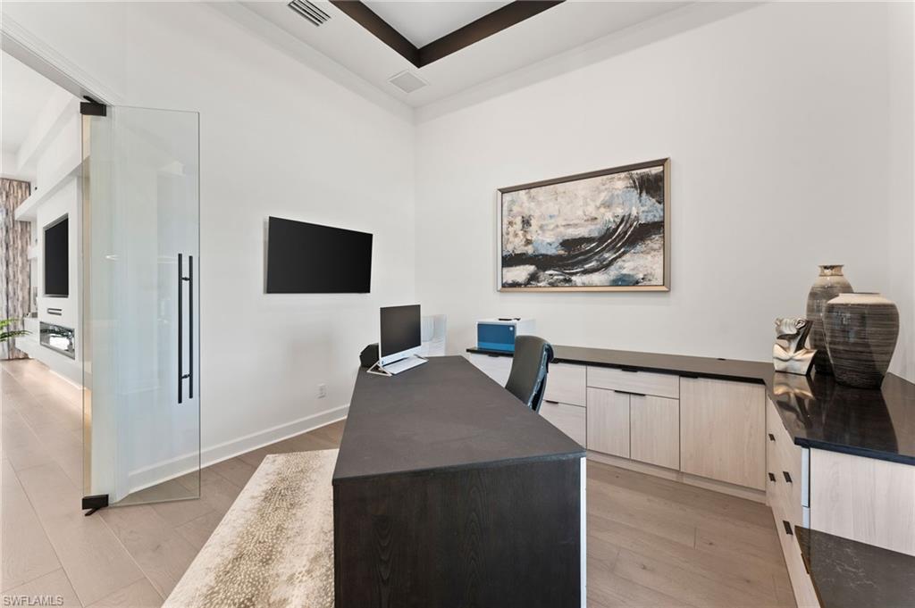 ESPLANADE LAKE CLUB - Residential