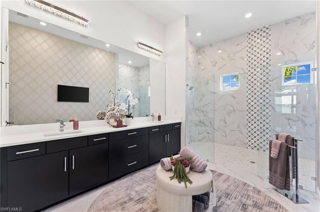 ESPLANADE LAKE CLUB - Residential