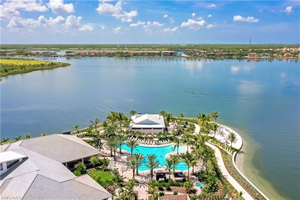 ESPLANADE LAKE CLUB - Residential