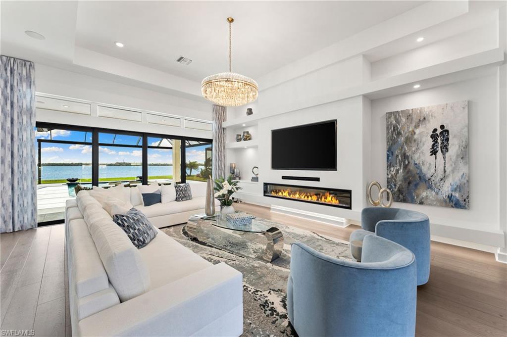 ESPLANADE LAKE CLUB - Residential