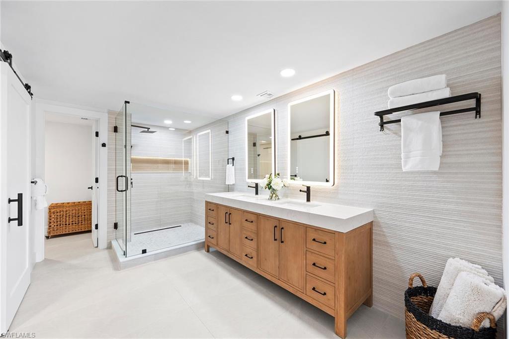 HYDE PARK - Residential