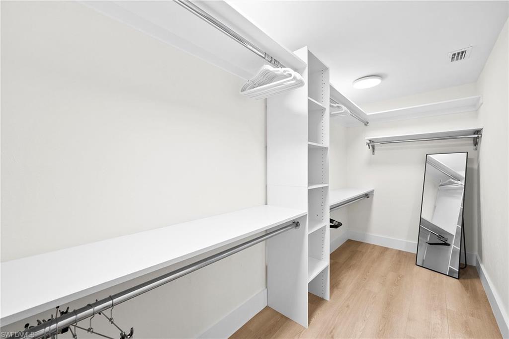 HYDE PARK - Residential