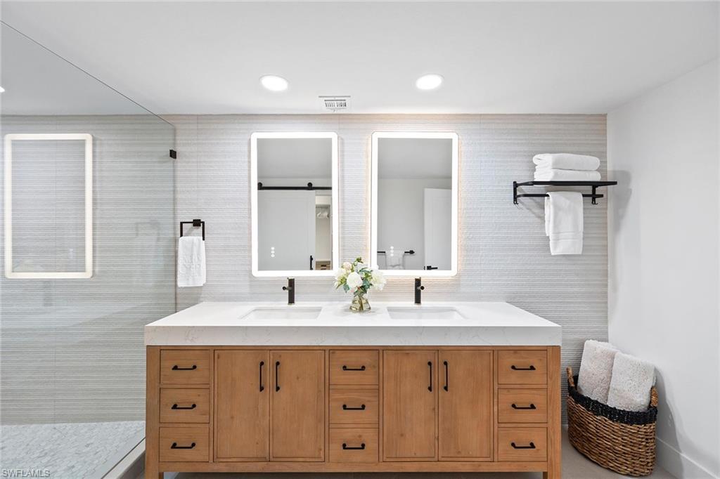 HYDE PARK - Residential