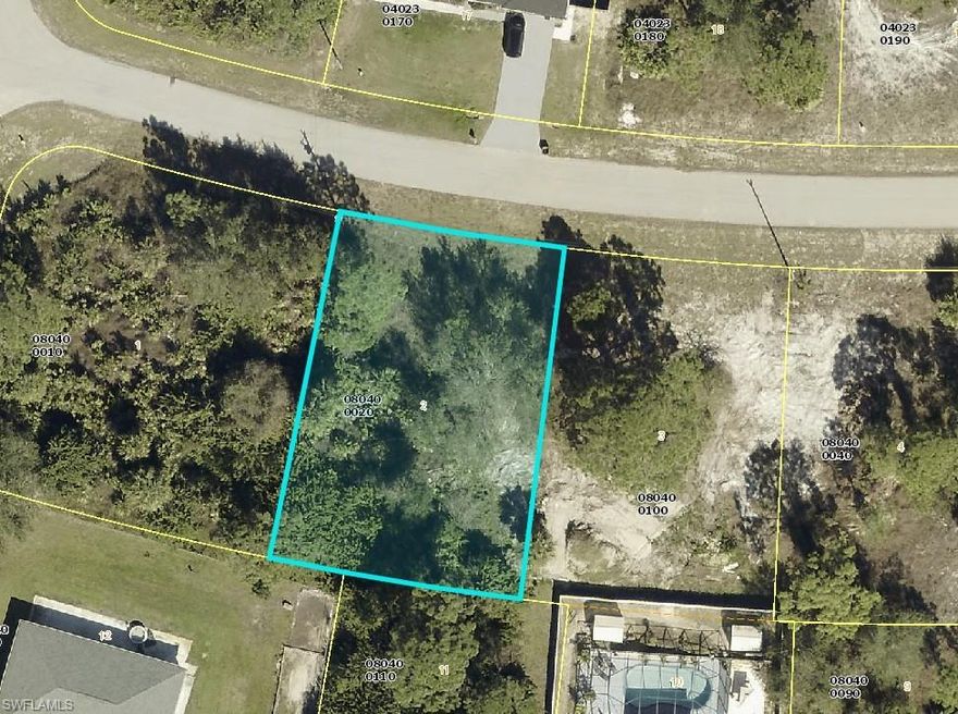 Beautiful lot in a great location, plenty of room to grow and build your new home. No flood insurance required.