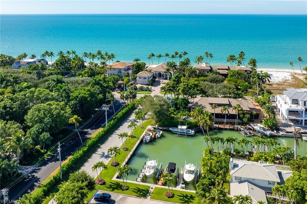 Photo of 12 Sabre LN, NAPLES, FL 34102 (MLS # 224089919)