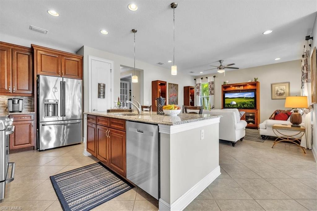 COUNTRY CLUB - Residential