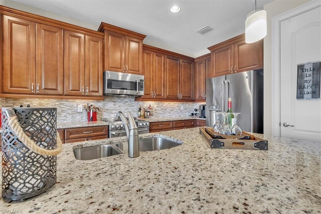 COUNTRY CLUB - Residential