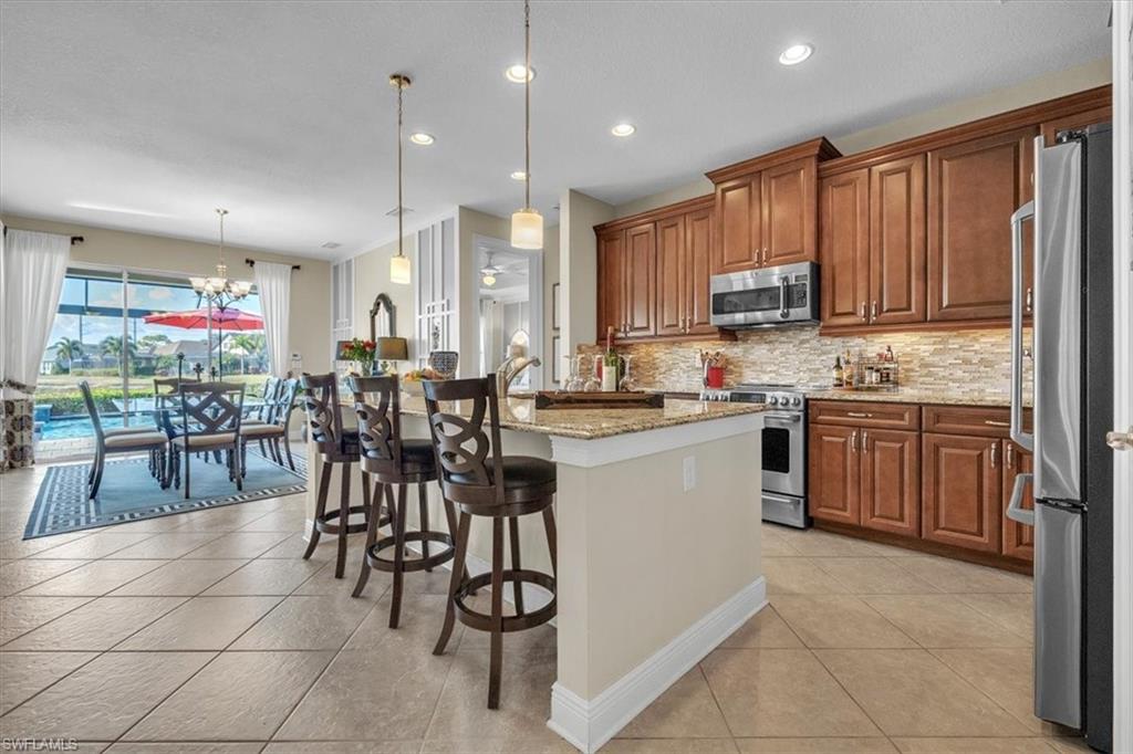 COUNTRY CLUB - Residential