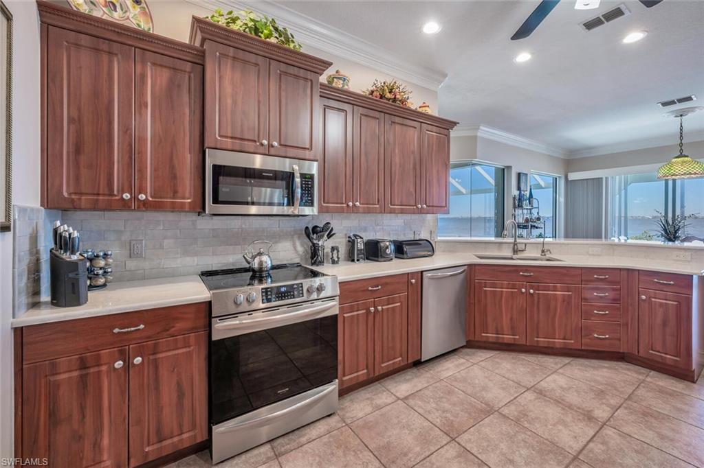 YACHT CLUB - Residential