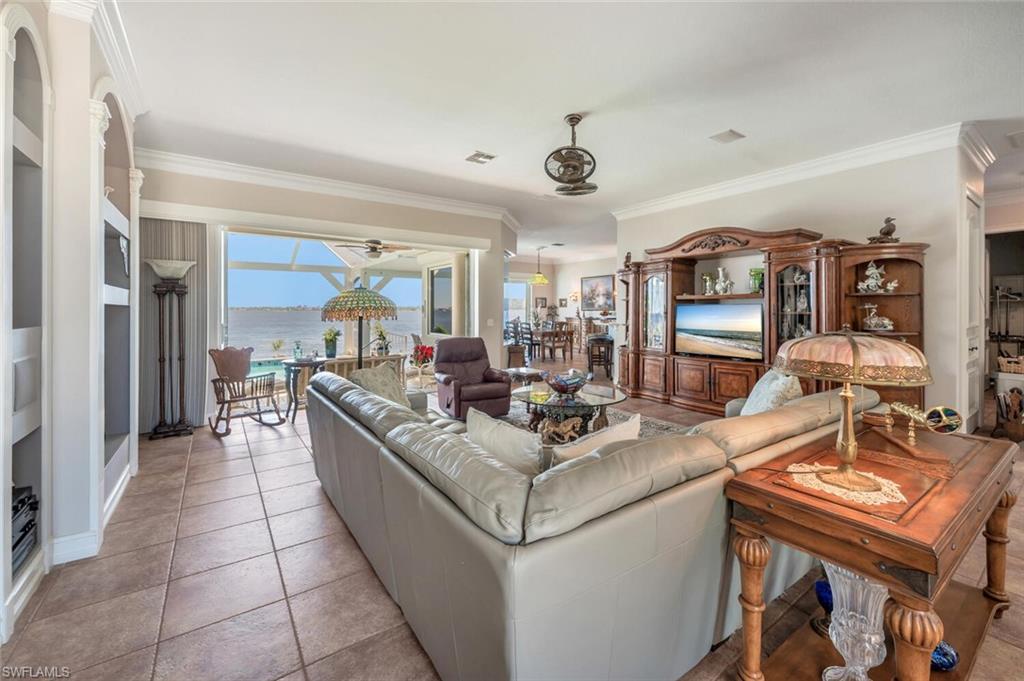 YACHT CLUB - Residential