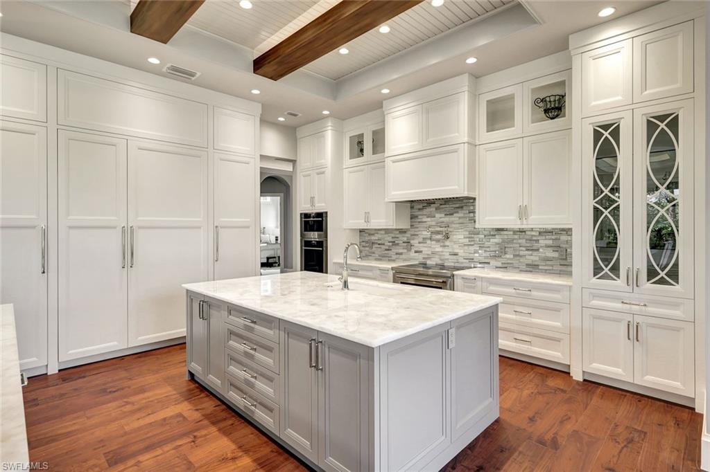 BAY WOODS - Residential