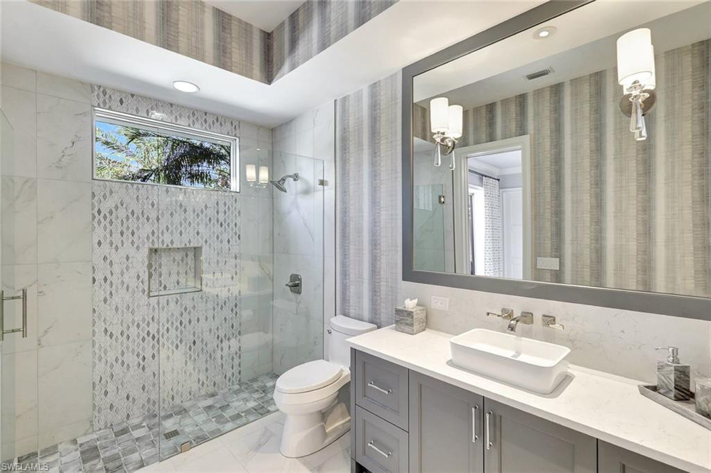 BAY WOODS - Residential