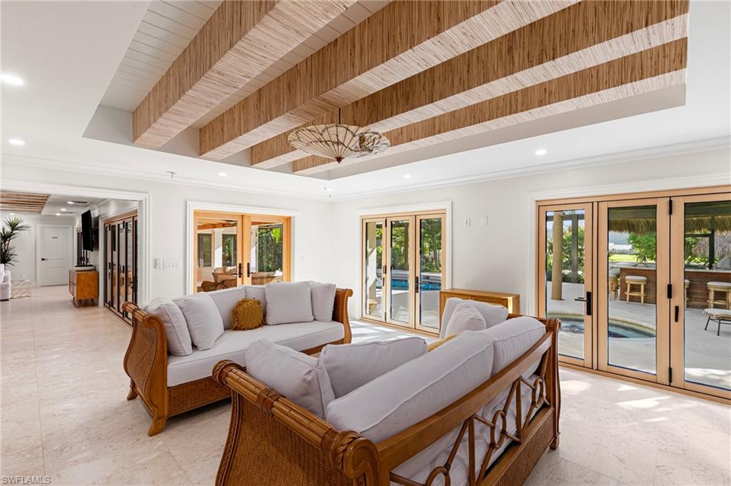 MARCO BEACH - Residential